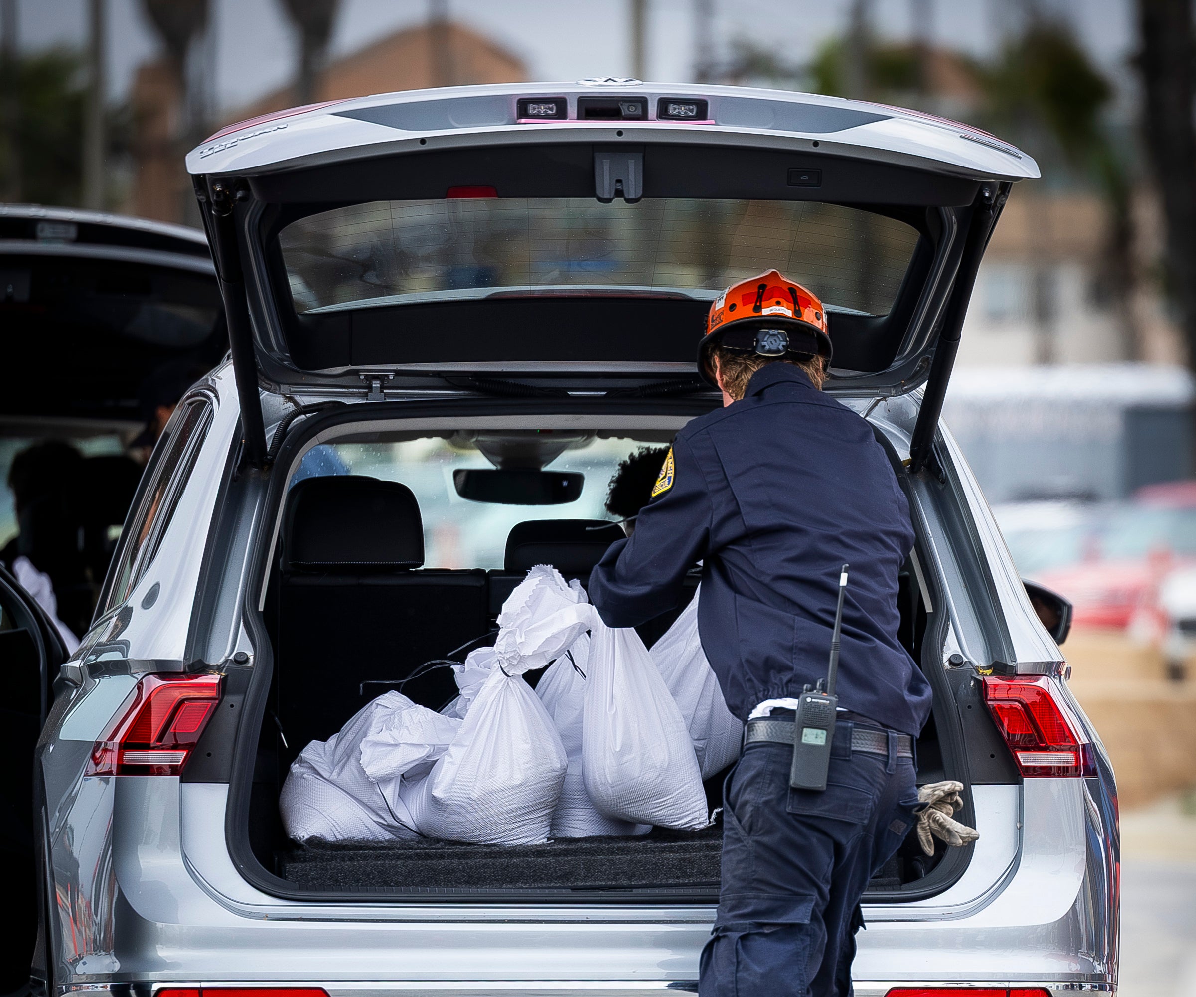 Long Beach hosts sandbag distribution events Long Beach hosts sandbag distribution events